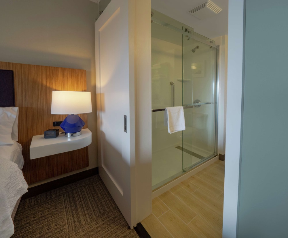 Room, 1 King Bed, Non Smoking, Valley View - Photo 5