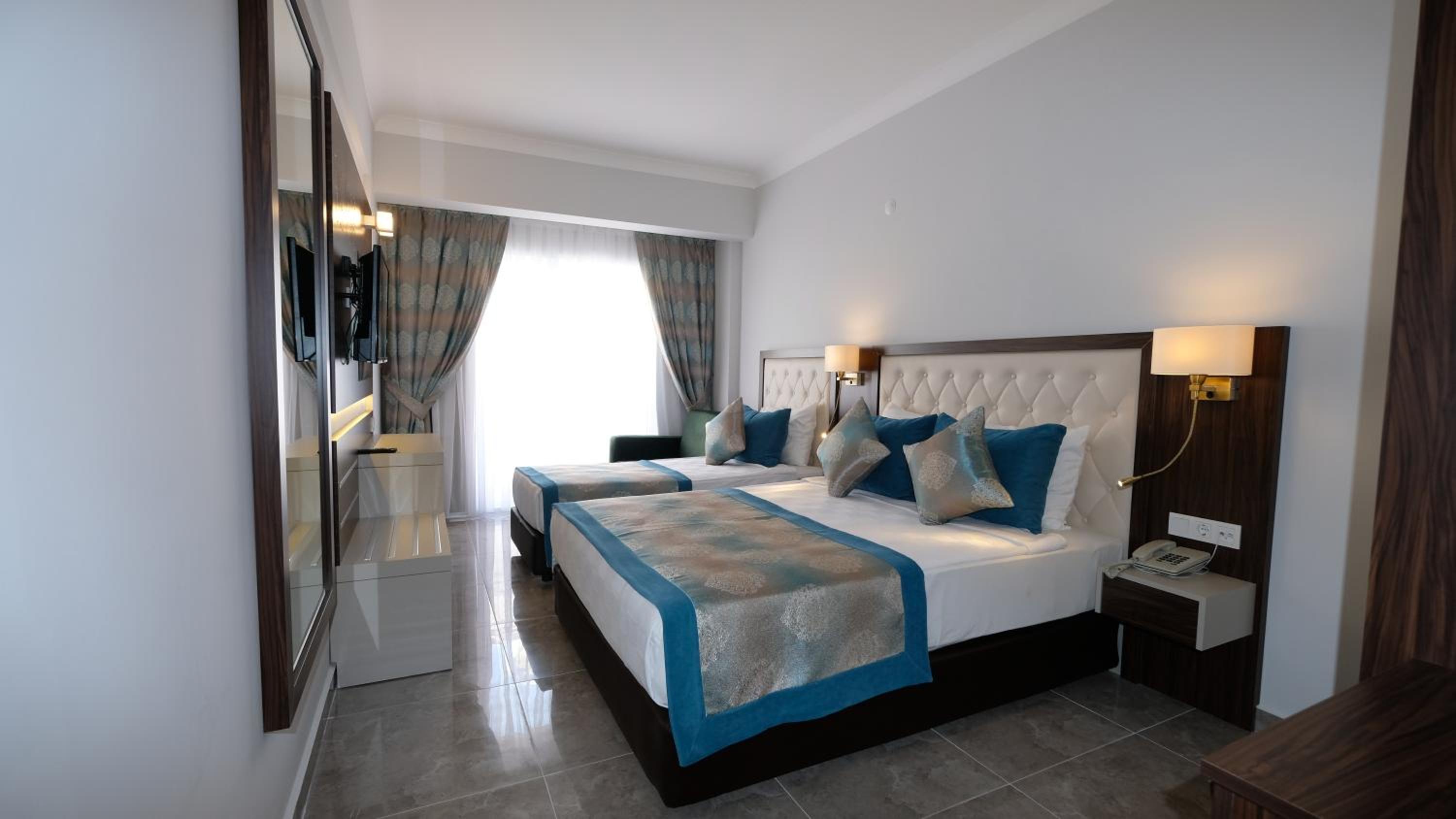 Double or Twin Room with Partial Sea View