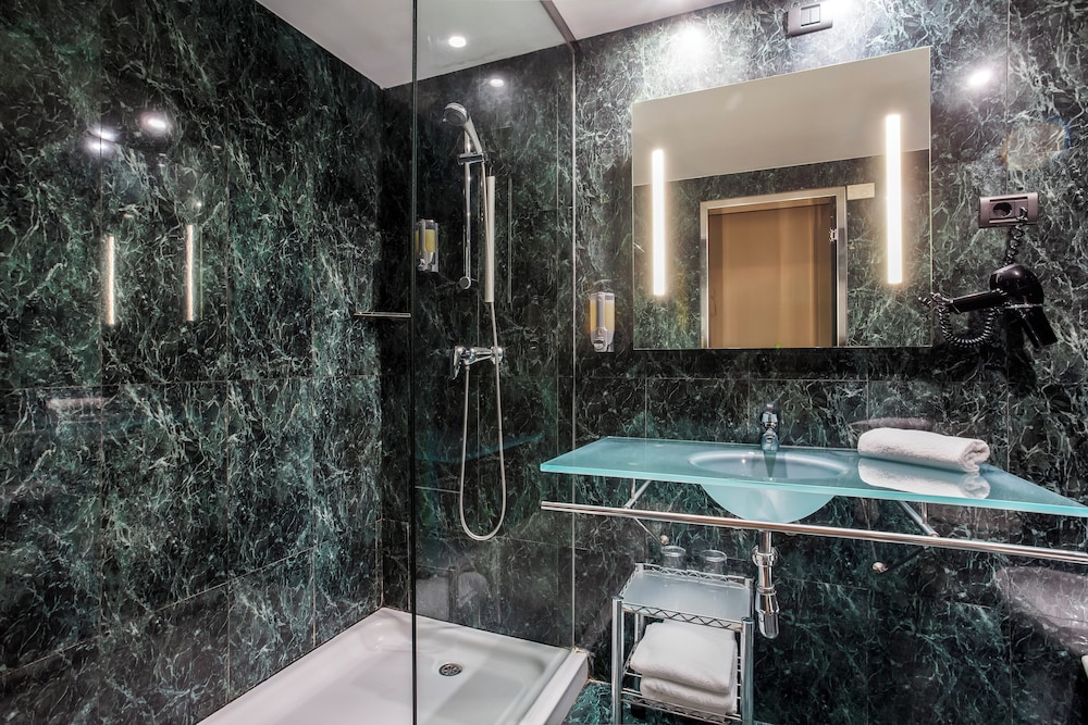 Double Room - Photo 4
