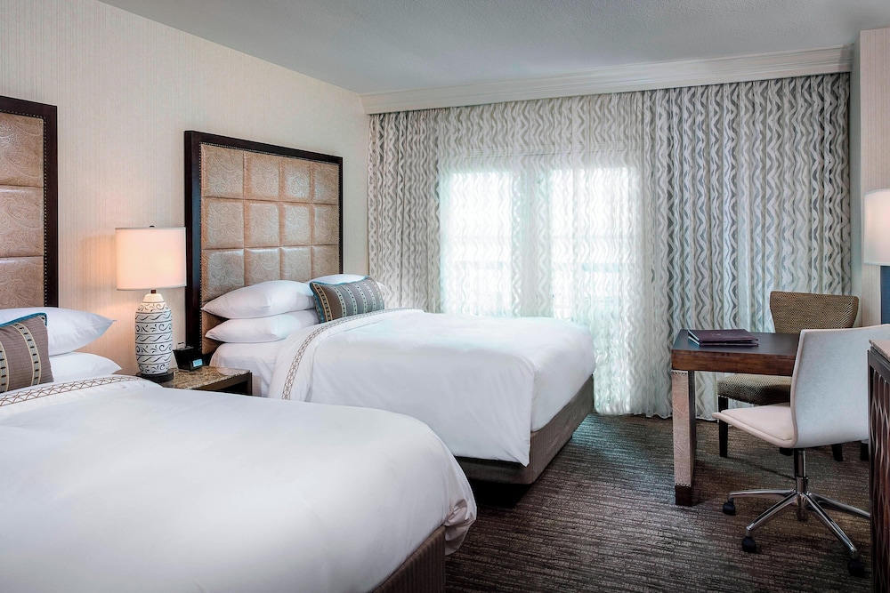 Room, 2 Queen Beds (View)