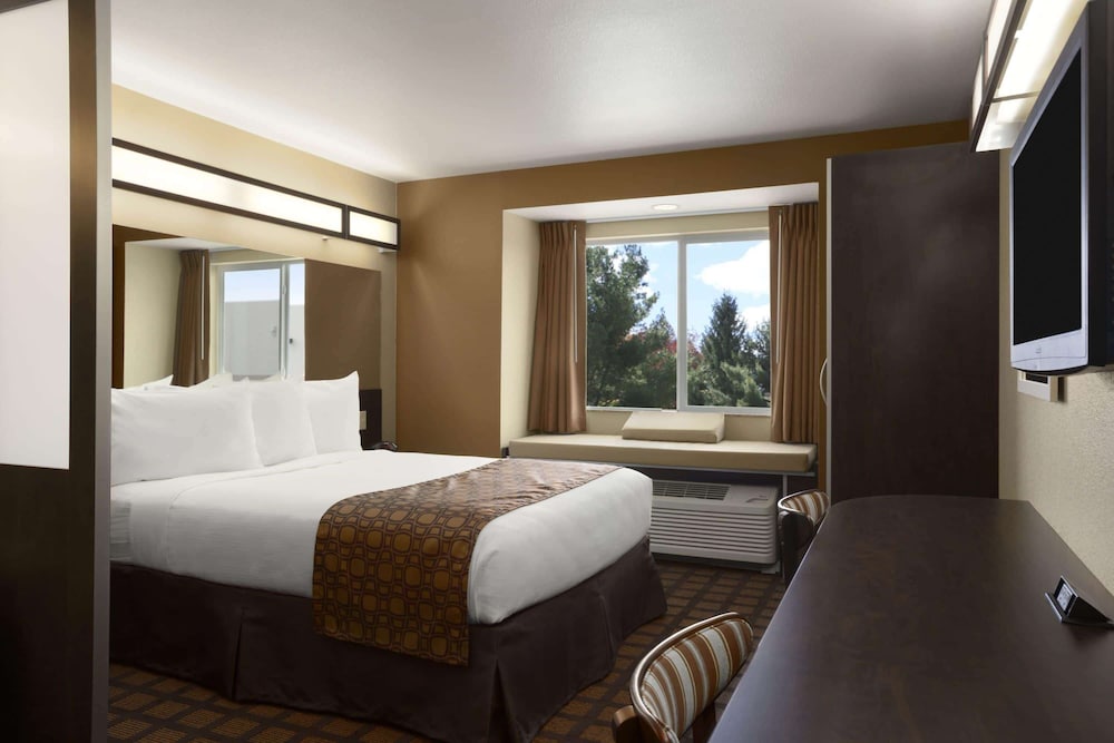 Standard Room, 1 Queen Bed, Non Smoking photo 2