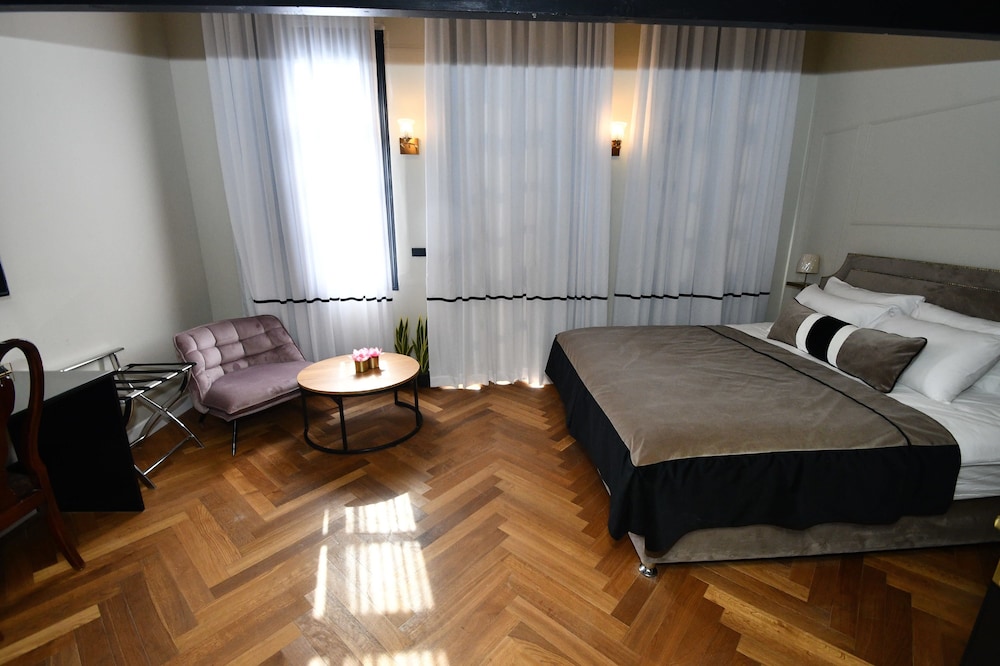 Superior Double Room, Private Bathroom - Photo 14