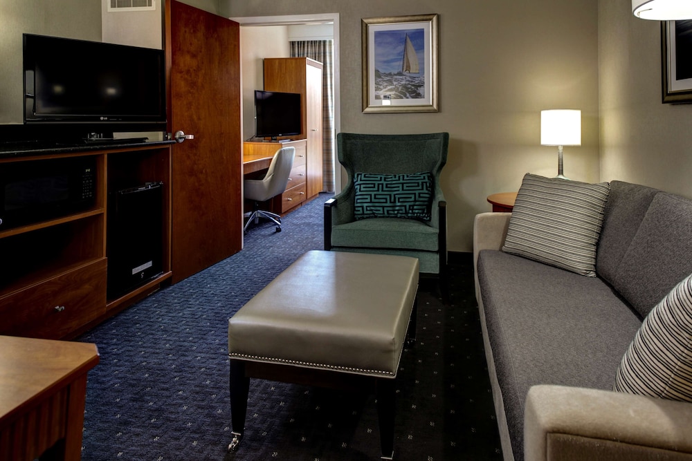 Suite - Photo 1