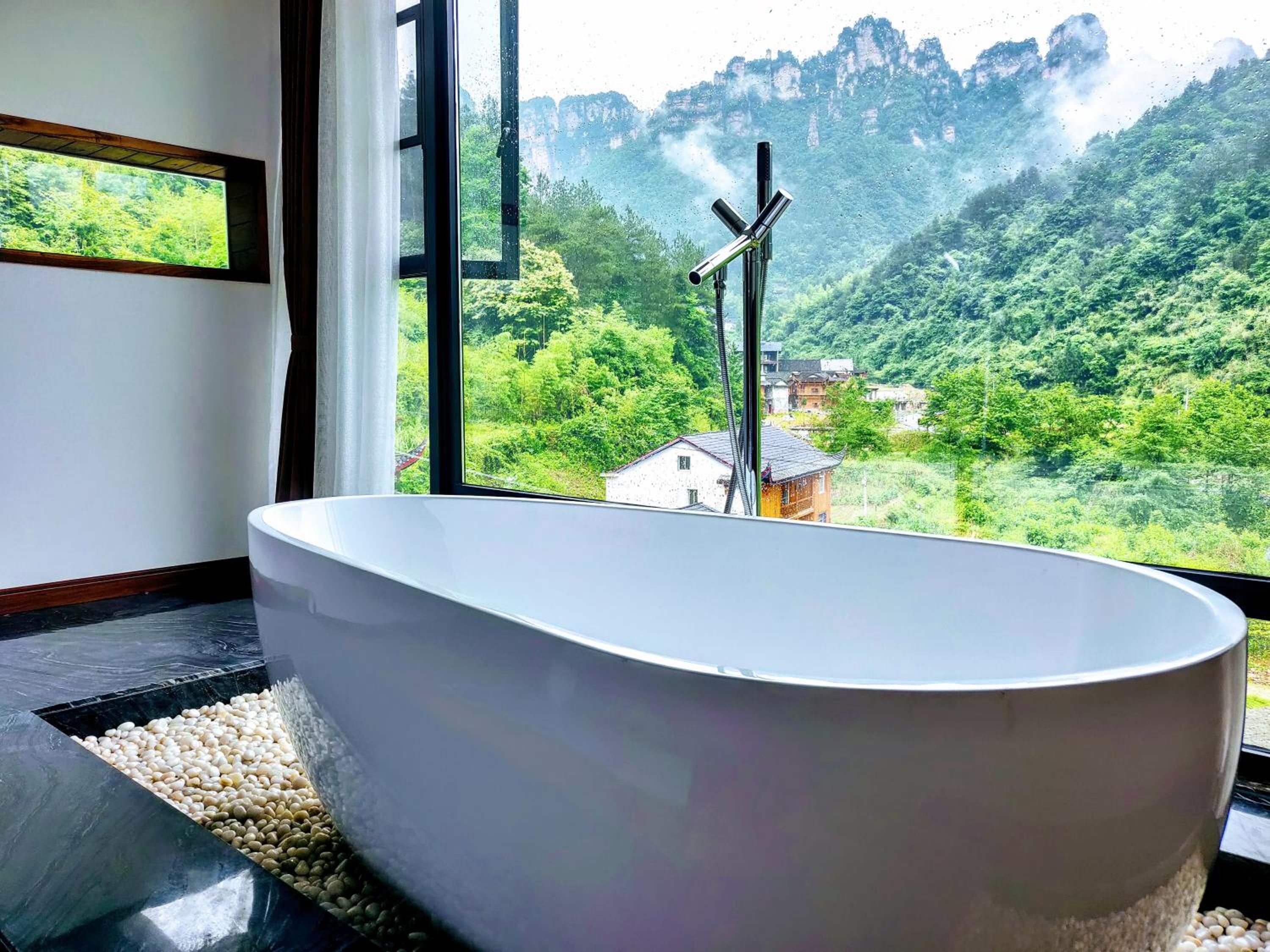 Deluxe Suite with Spa Bath photo 2