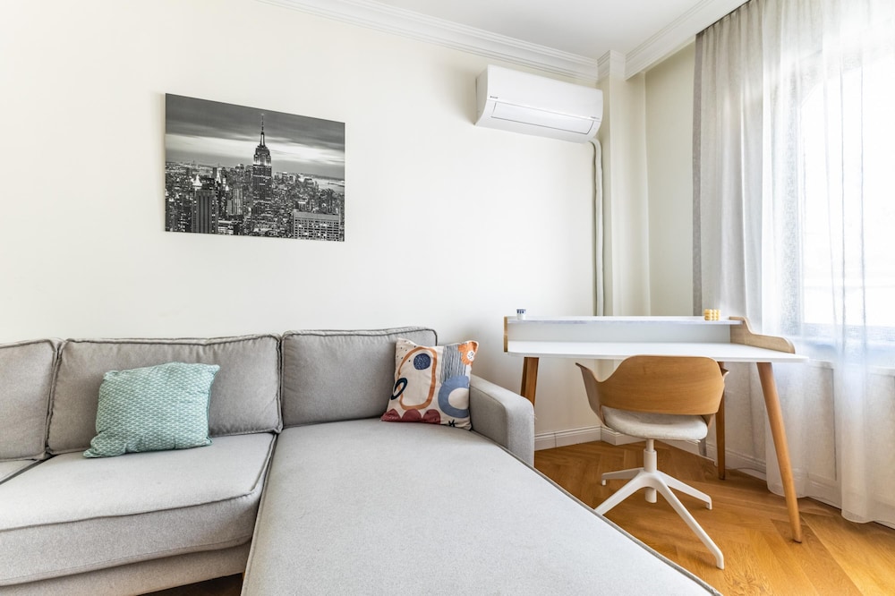 Apartment photo 2