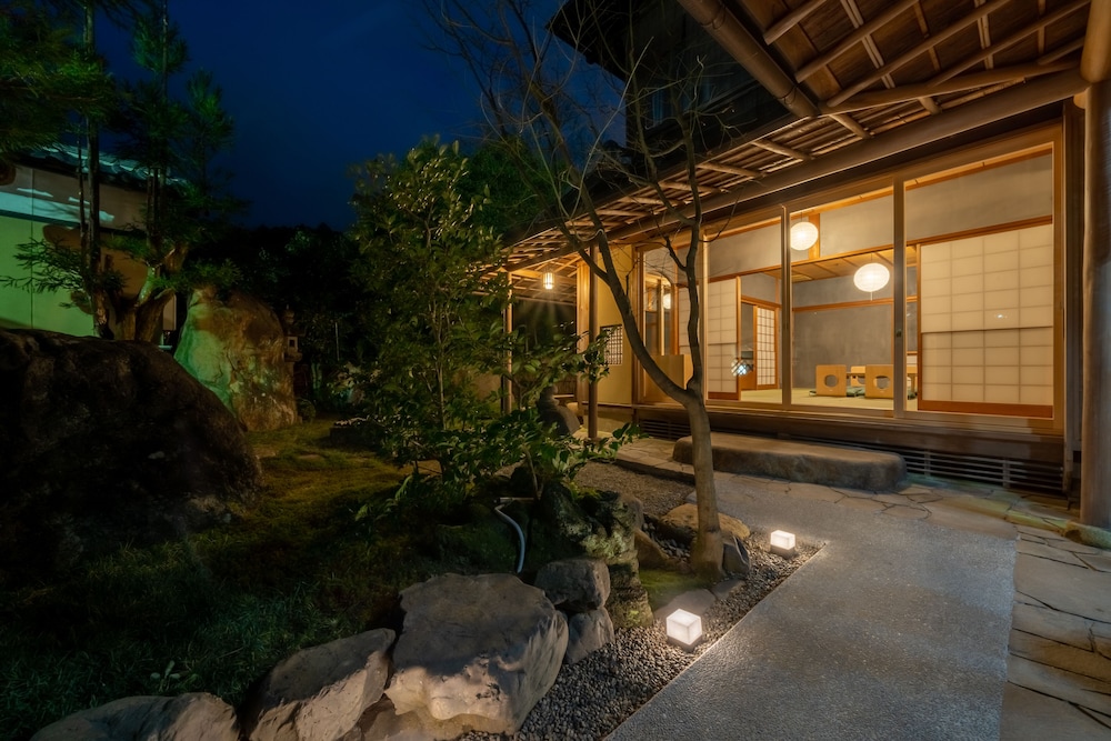 Suite with Private Japanese Garden, Non Smoking photo 2