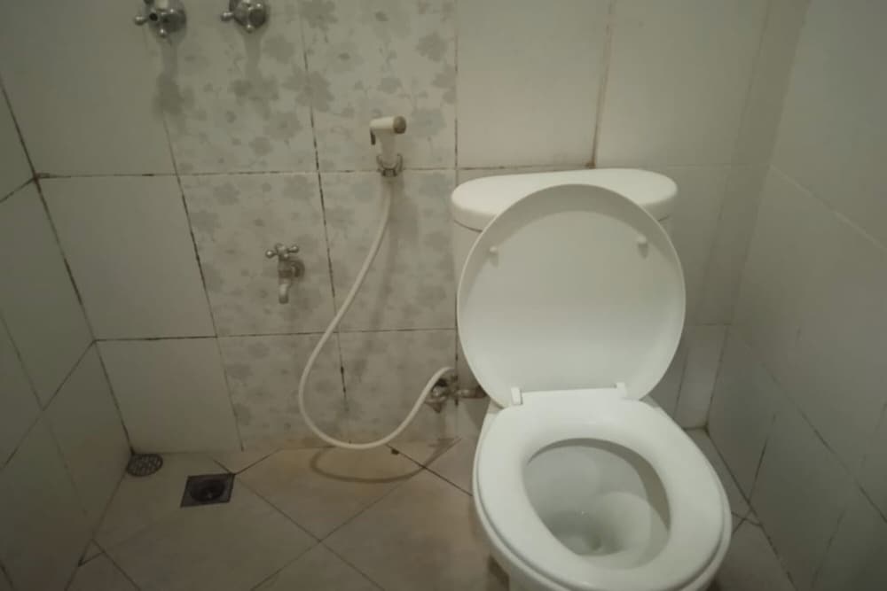 Economy Double Room - Photo 10