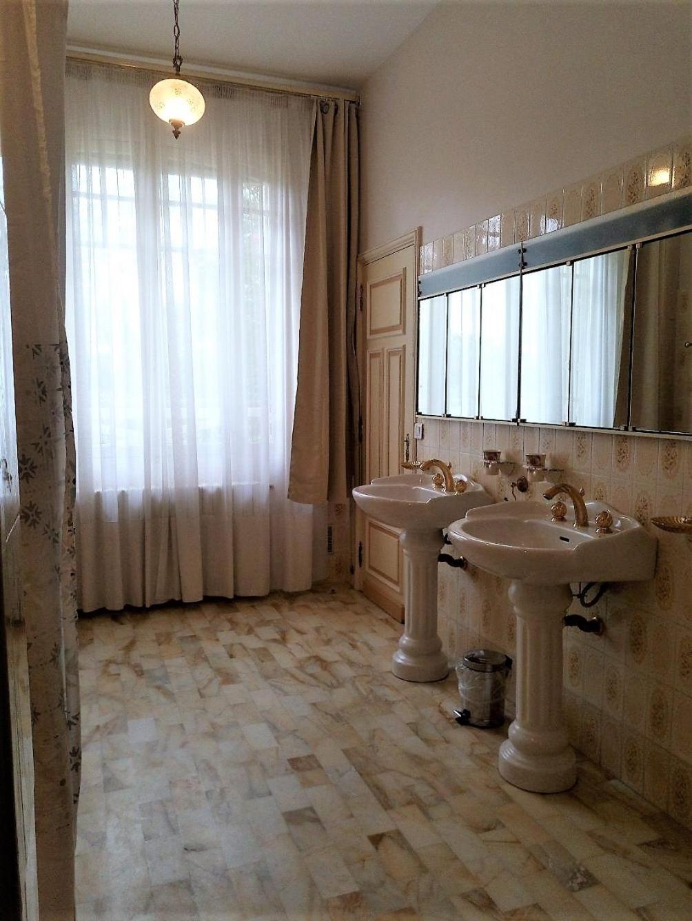 King Room with Garden View