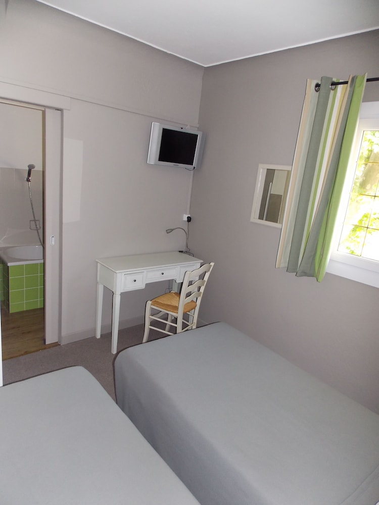 Economy Twin Room photo 1