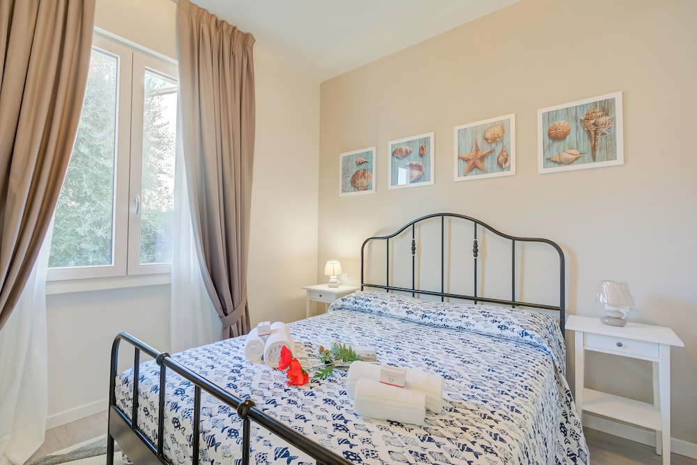 Family Apartment, 2 Bedrooms, Beachside (La Maison Fleurie Appartamento)