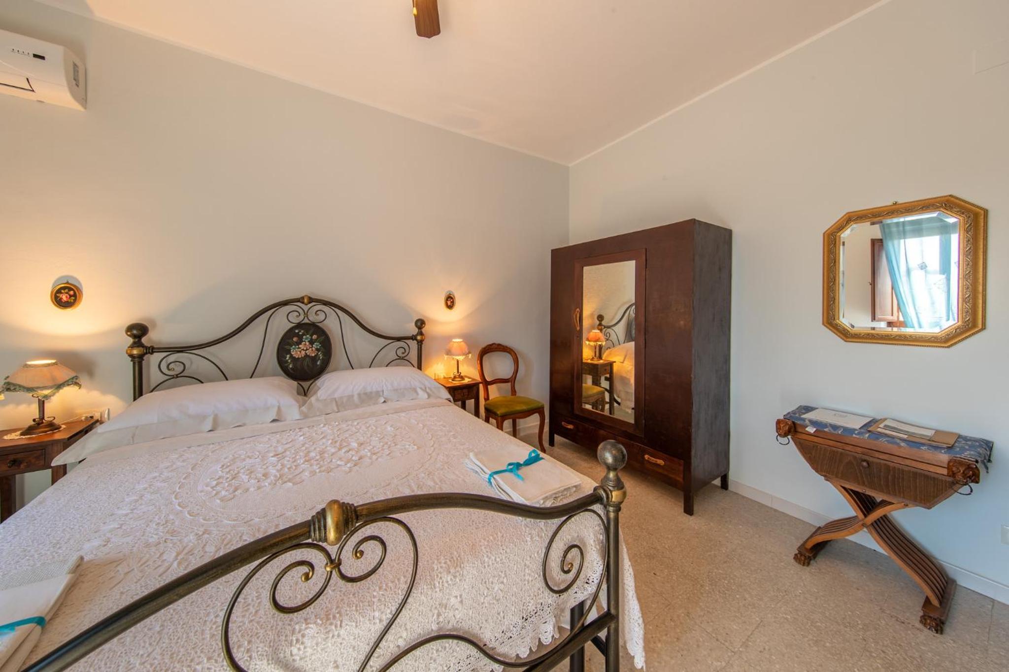 Deluxe Double Room with City View photo 3