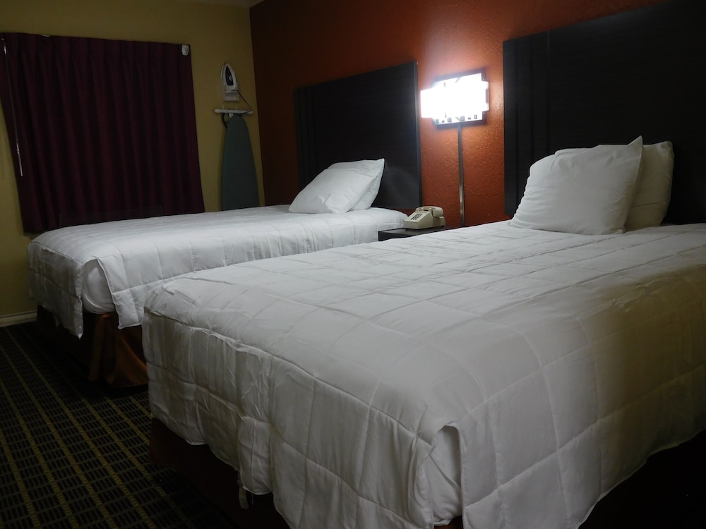 Standard Room, 2 Double Beds, Smoking photo 3