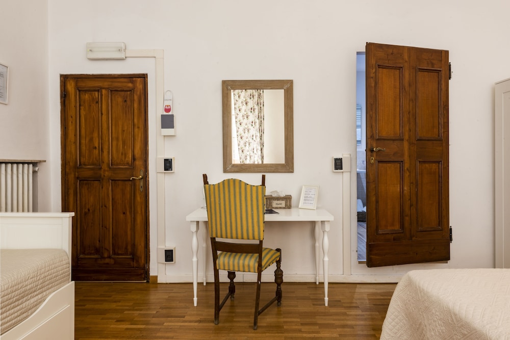Standard Double or Twin Room photo 3