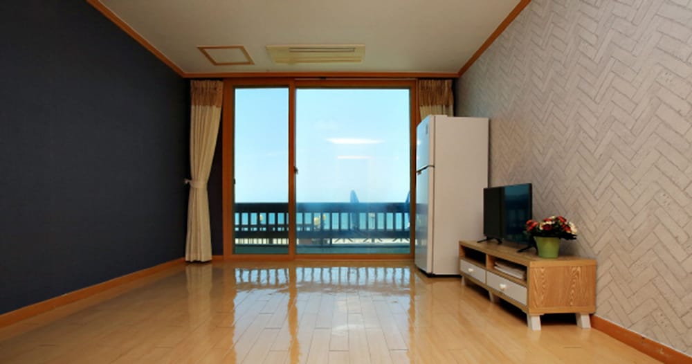 Family Room photo 1