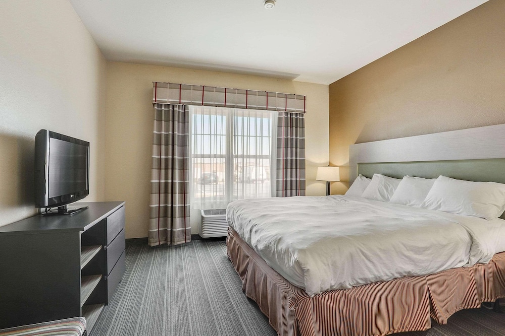 Room, 1 King Bed, Accessible, Non Smoking (Roll-in Shower) - Photo 1