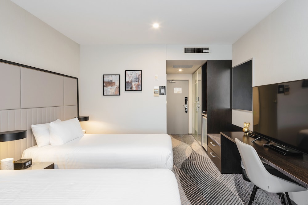 Deluxe Room thumbnail 5