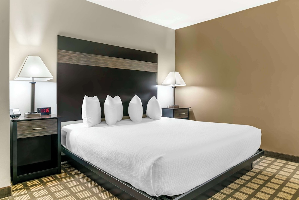 Standard Room, 1 Queen Bed, Accessible, Refrigerator & Microwave photo 1