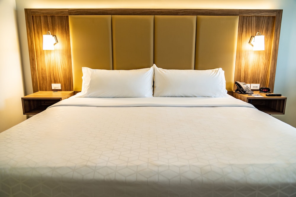 Standard Room, 1 King Bed (Walk-In Shower) - Photo 5
