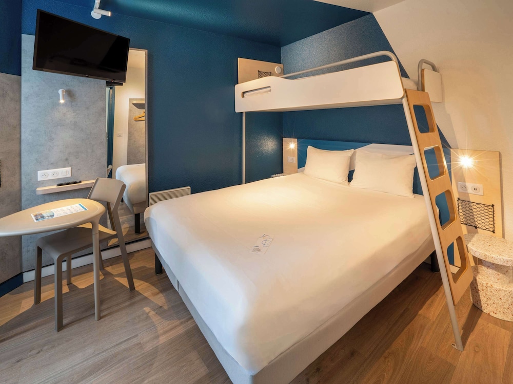 Standard Room with 1 double bed and 1 bunk bed