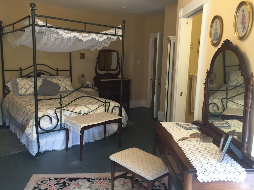 Standard Room, 1 Queen Bed (Evangeline) photo 2