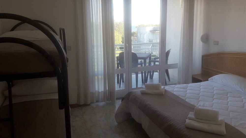 Quadruple Room - Photo 4