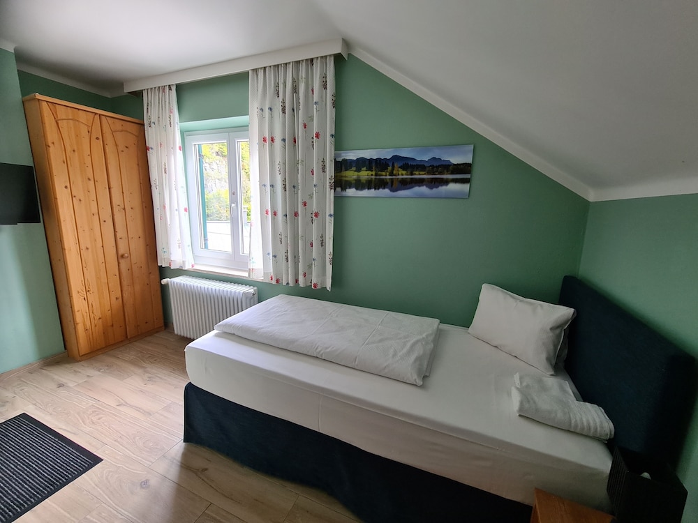 Single Room, Mountain View