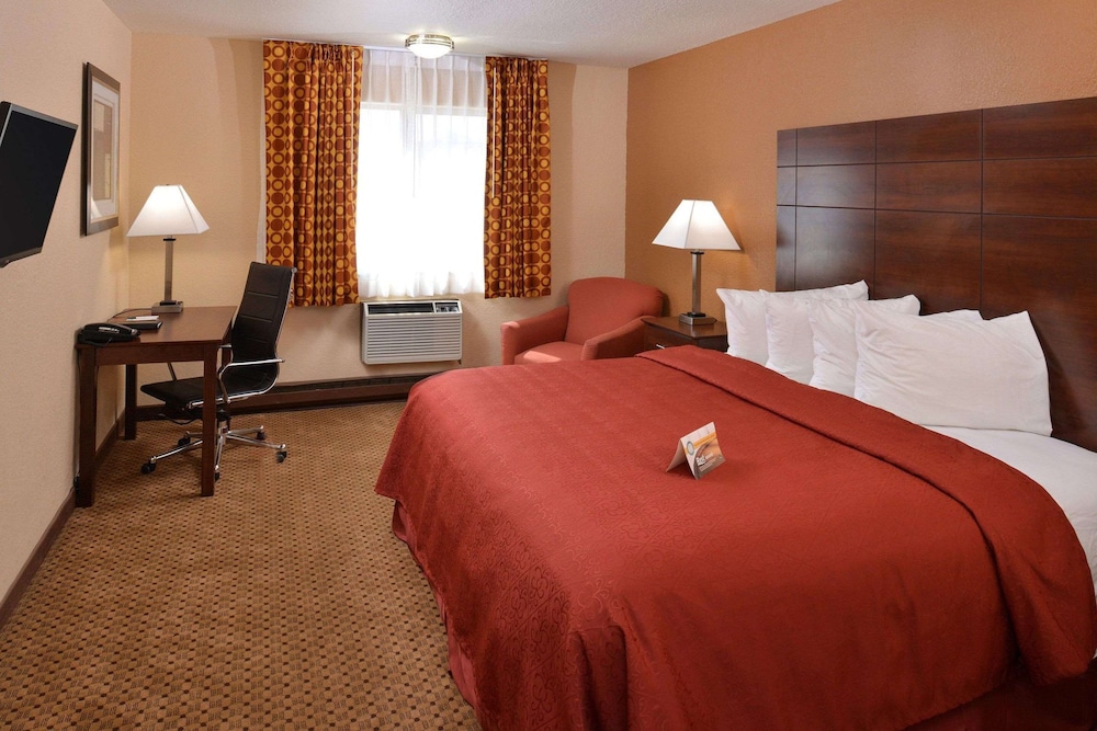 Standard Room, 1 King Bed, Non Smoking - Photo 1
