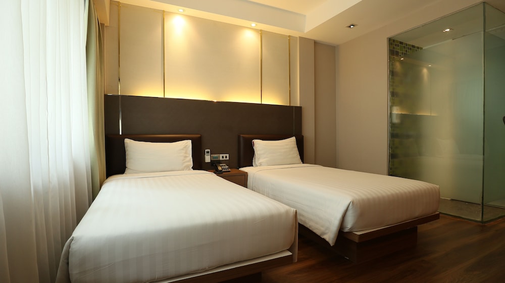 Family Room, 2 Bedrooms, Accessible, City View photo 1