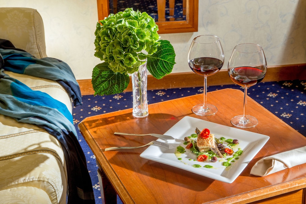 Classic Single Room, 1 Queen Bed