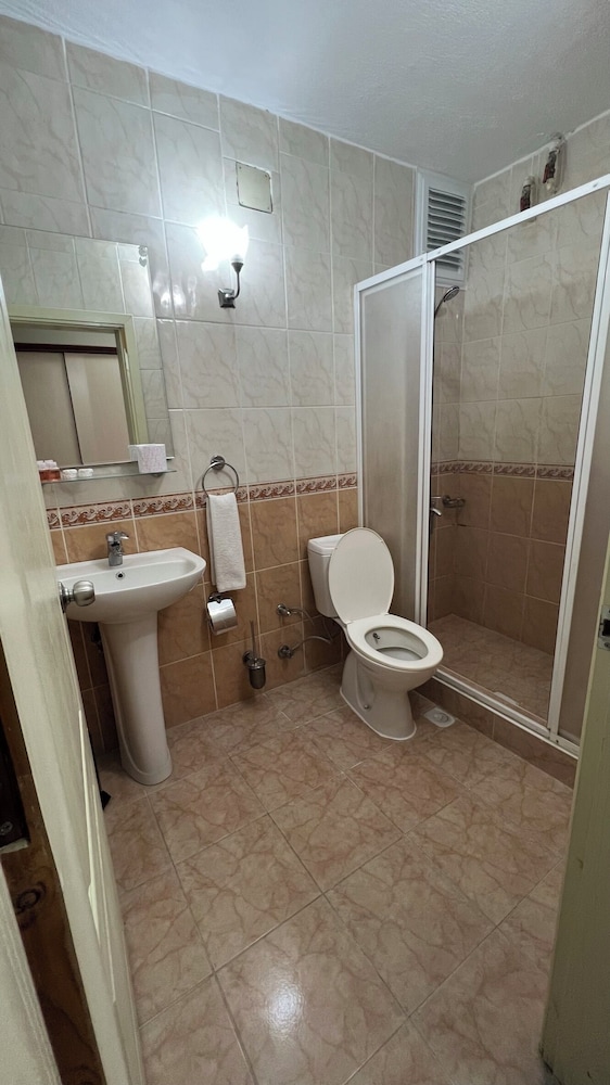 Standard Room, 1 Large Twin Bed, Smoking, City View photo 2