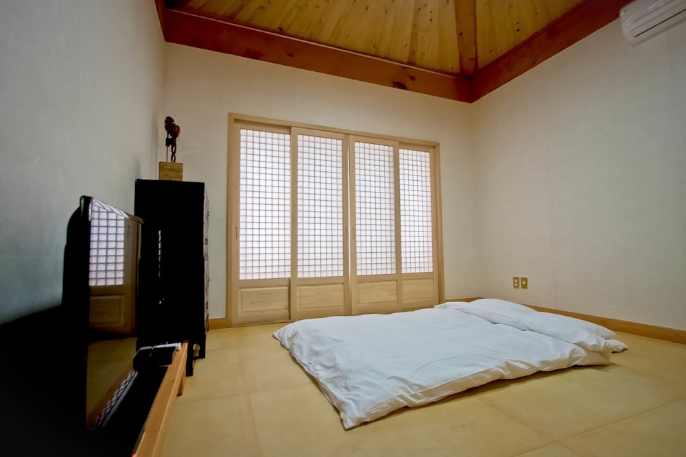 Standard Room (Ondol, Free Nature Park) - Photo 8