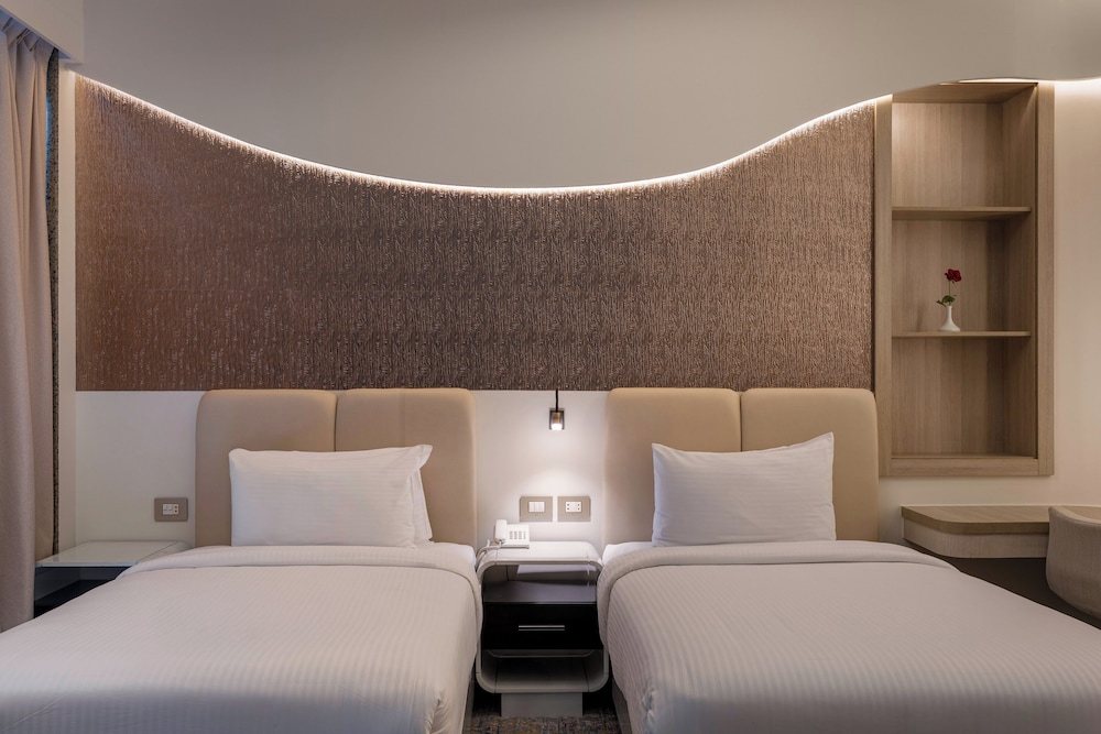 Premium Room, 2 Twin Beds, Pool View (Sofa Bed) photo 3