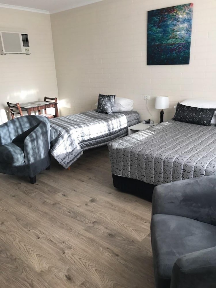 Standard Room photo 2