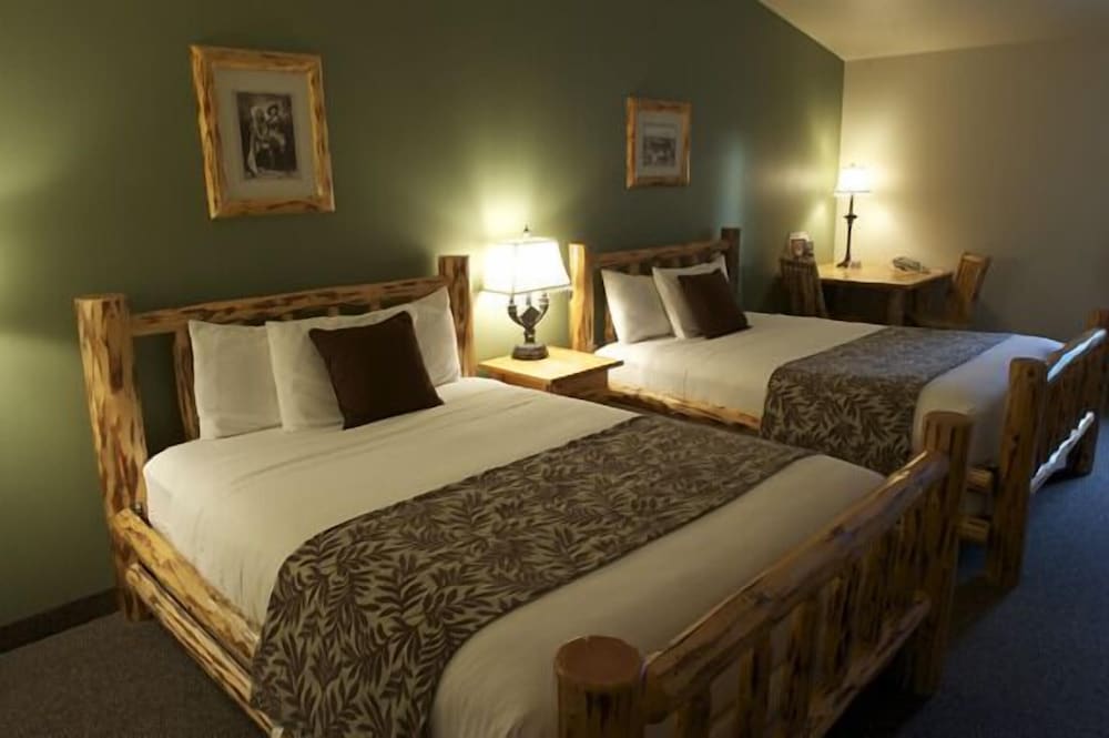 Deluxe Room, 2 Queen Beds - Photo 1