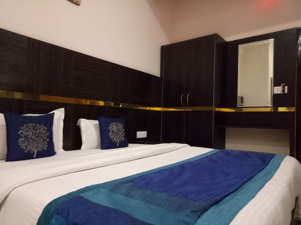 Deluxe Duplex, 1 Queen Bed, City View, Executive Level photo 3