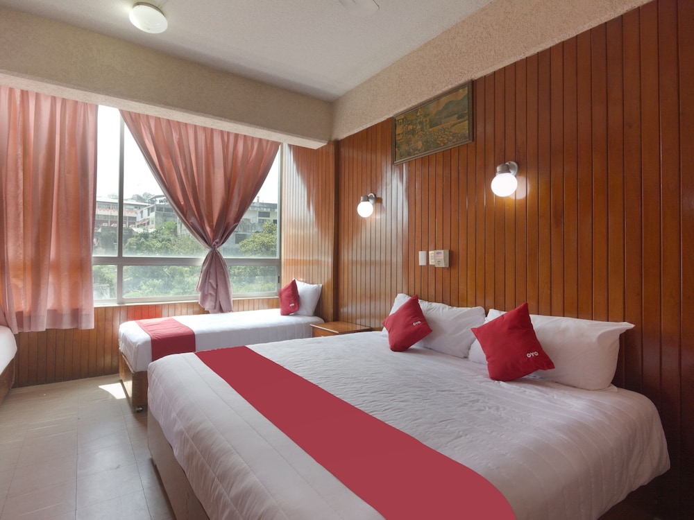 Economy Quadruple Room - Photo 4