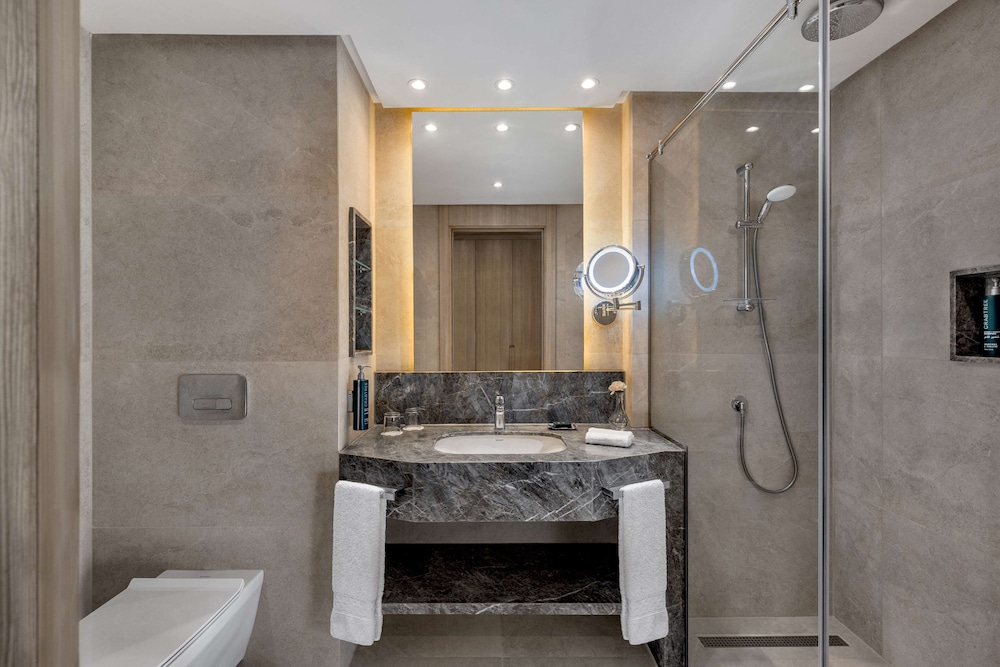 Premium Executive Suite thumbnail 6