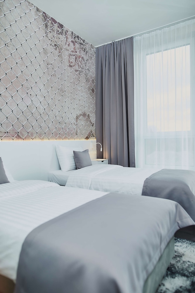 Standard Room, 2 Twin Beds - Photo 2