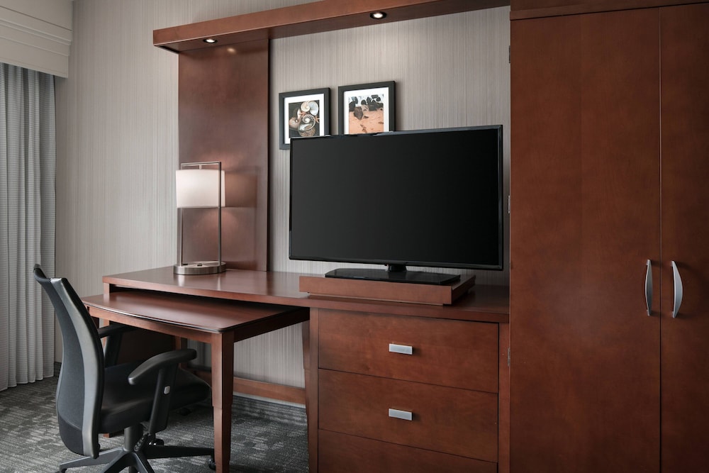 Deluxe Room, Multiple Beds - Photo 3