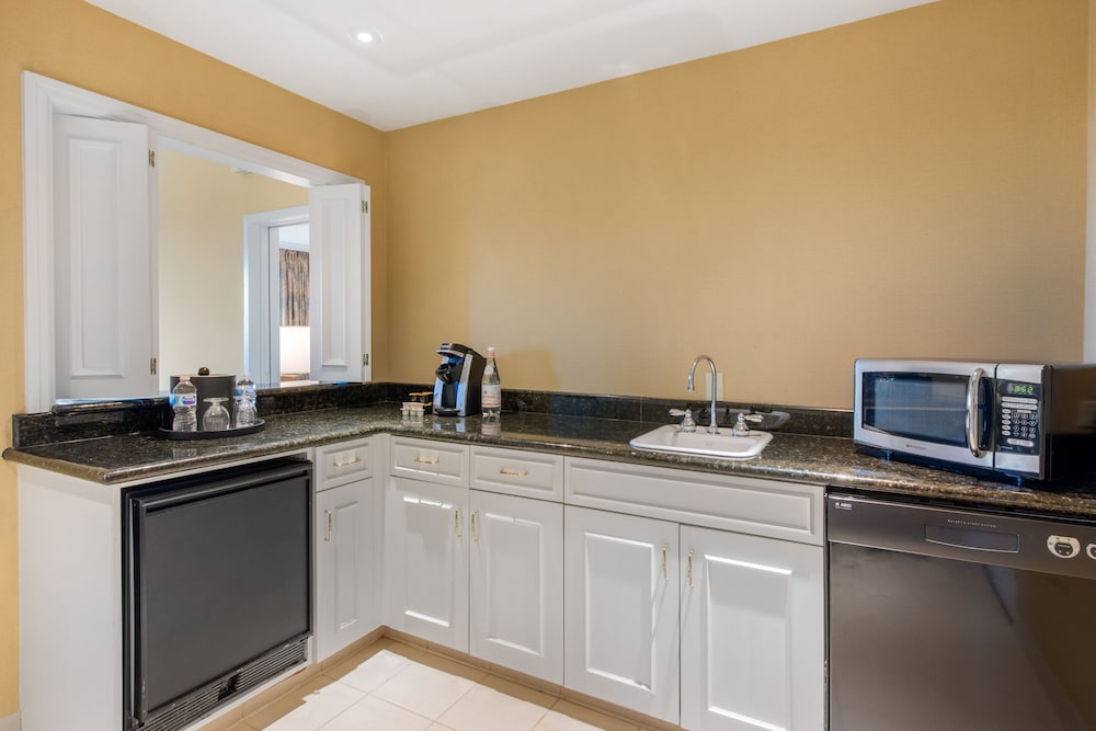 Suite, 1 King Bed, Accessible (Florida Suite)