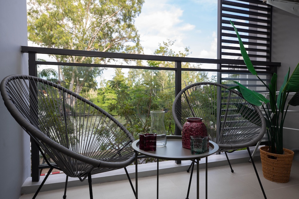 Comfort Apartment, Balcony, Partial Lake View photo 2