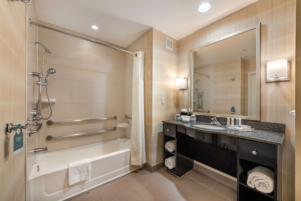 Suite, 1 King Bed, Accessible, Bathtub (Mobility & Hearing) - Photo 5