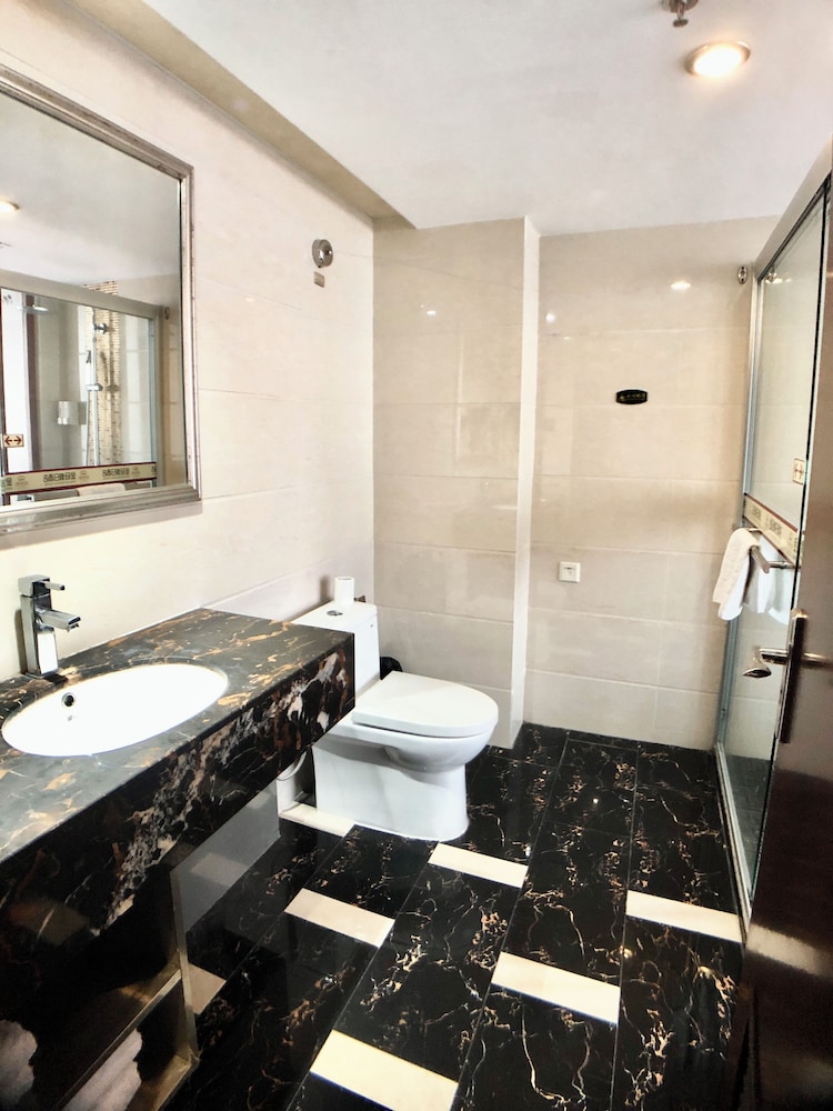 Deluxe Twin Room, 1 Bedroom photo 3