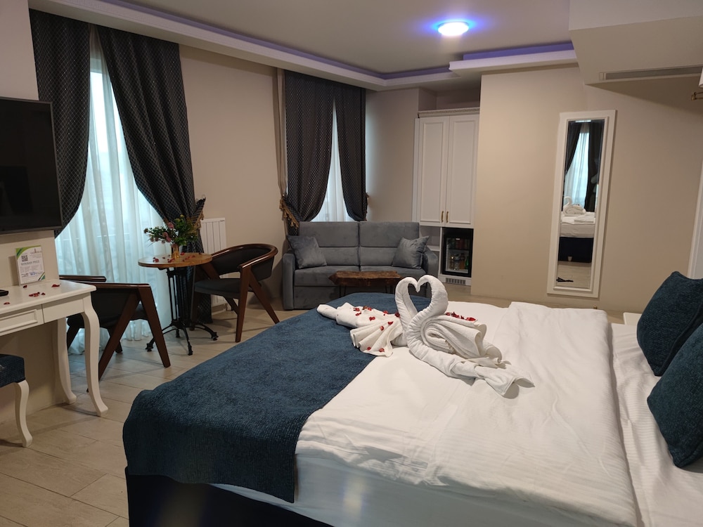 Romantic Double Or Twin Room photo 3