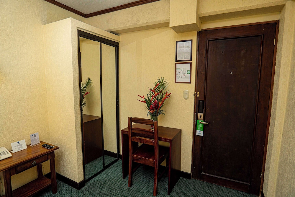 Standard Room, 1 Double Bed, Non Smoking - Photo 3