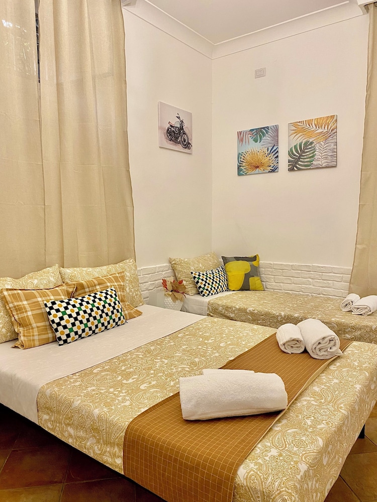 Economy Triple Room, Ensuite photo 2