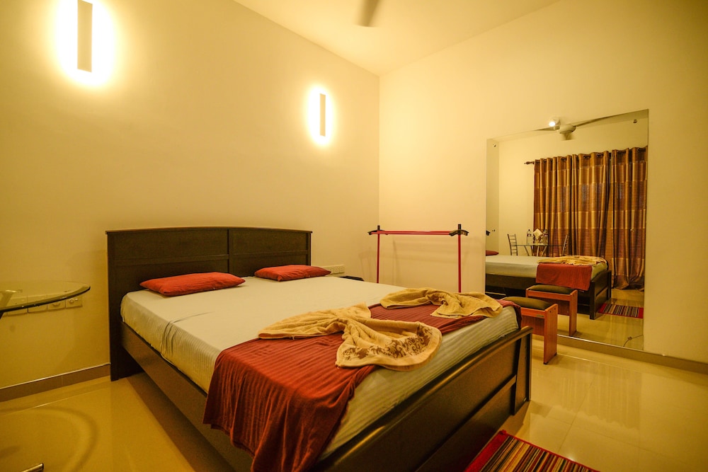Deluxe Room, 1 Double Bed, Accessible, Pool View photo 3
