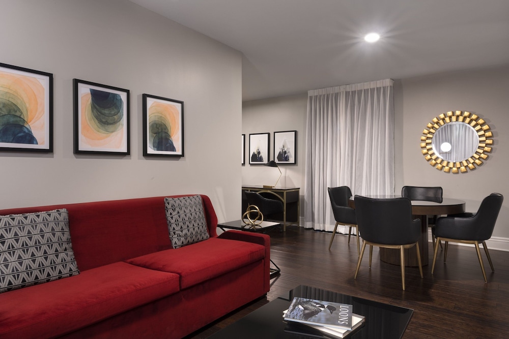 Suite, 1 Bedroom, Balcony - Photo 4