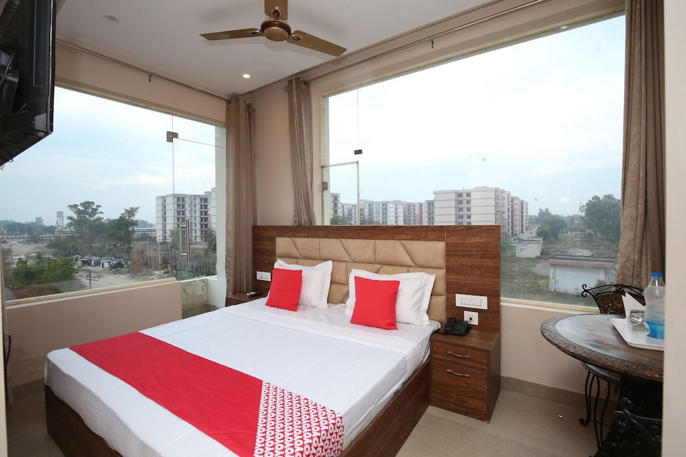 Suite, 1 Queen Bed photo 2