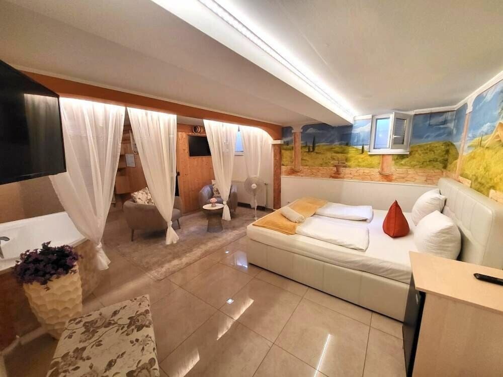 Romantic Room (Sauna for a fee) photo 1